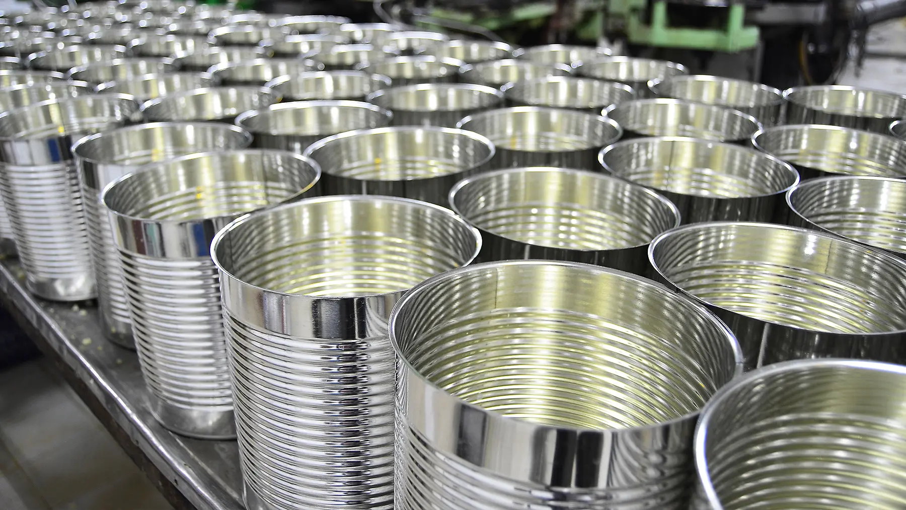 ERICAN fill-ready cylindrical tin can